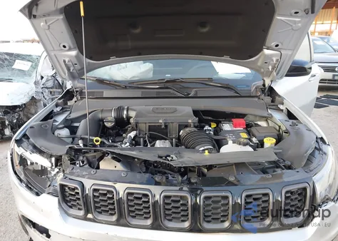 2025 Jeep Compass Latitude 4X4 from USA, damaged, VIN 3C4NJDBNXST561671